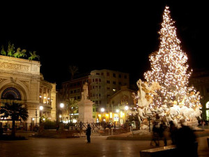 Palermo, piazza Politeama illuminata per Natale